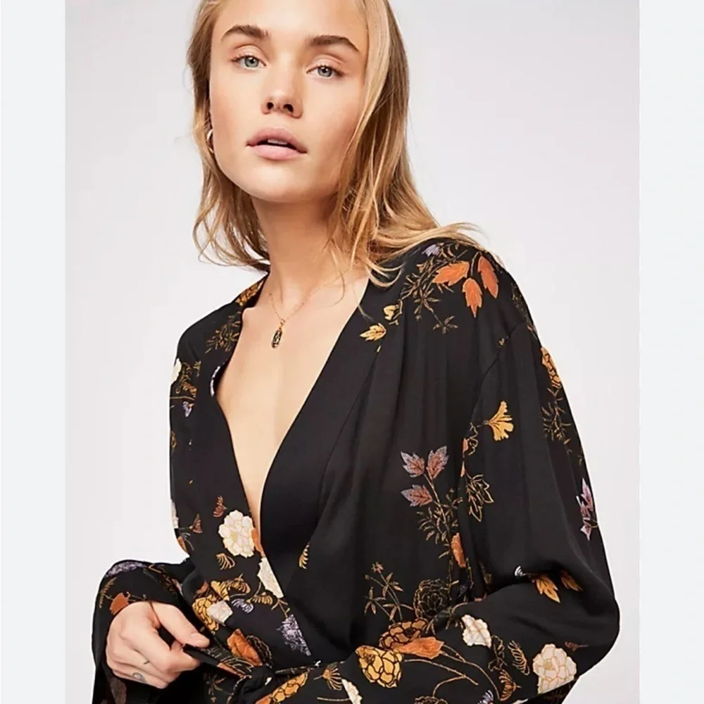 Free People Peony Kimono In Midnight Jacket Front Pockets NWOT Floral Print - Picture 5 of 10
